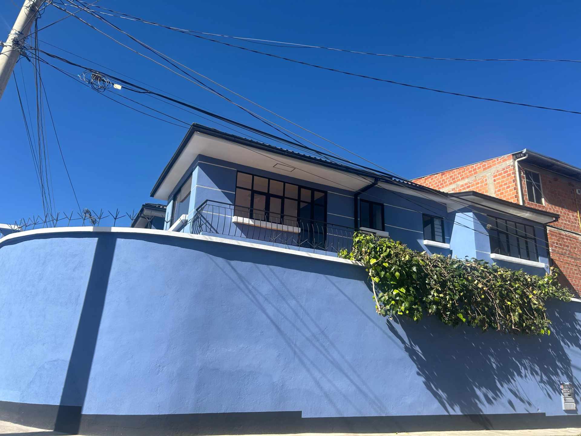 Casa en Achumani en La Paz 4 dormitorios 4 baños 2 parqueos Foto 2