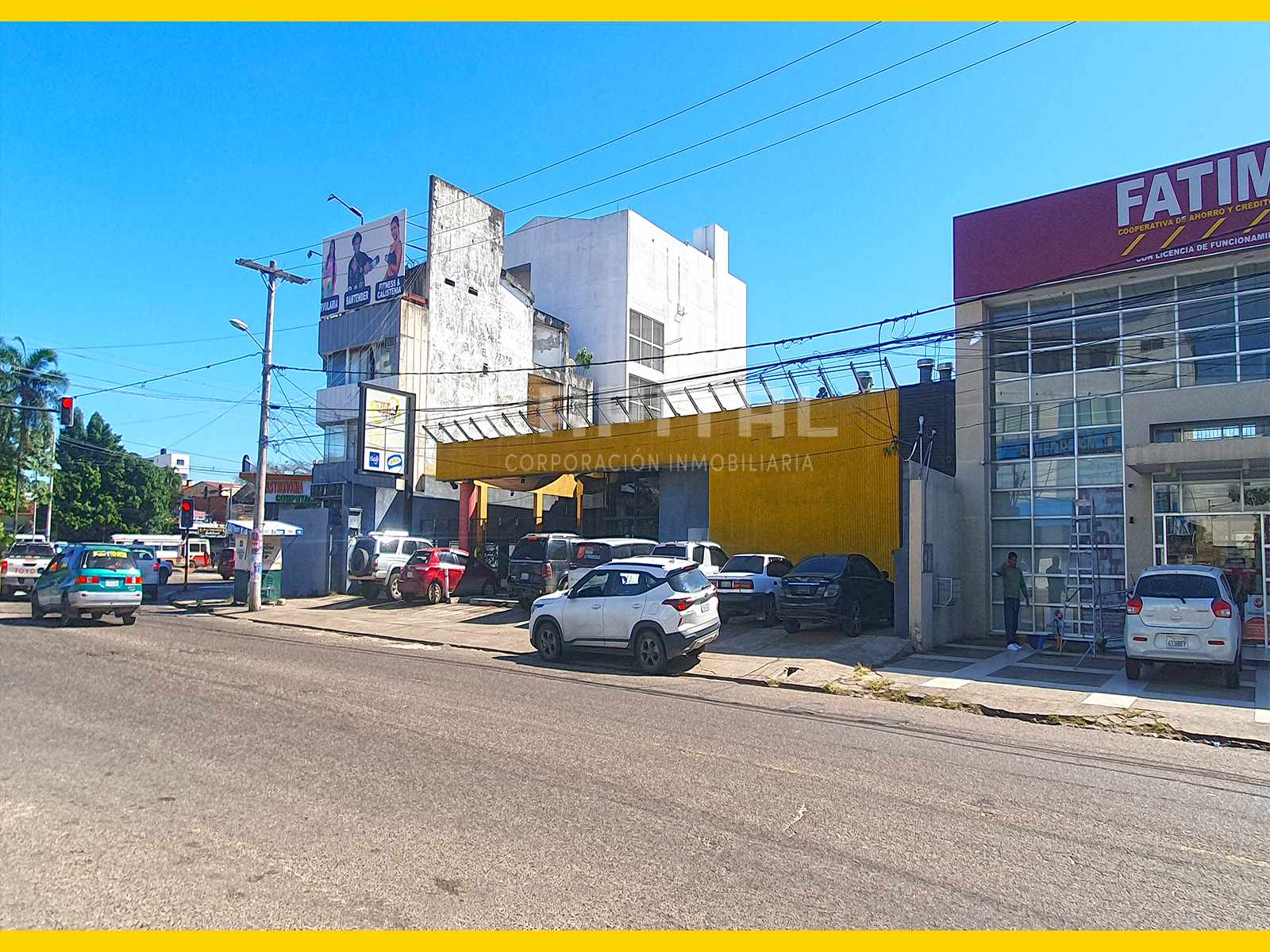 Local comercial en Entre 1er y 2do anillo Este en Santa Cruz de la Sierra 2 dormitorios 4 baños 1 parqueos Foto 2