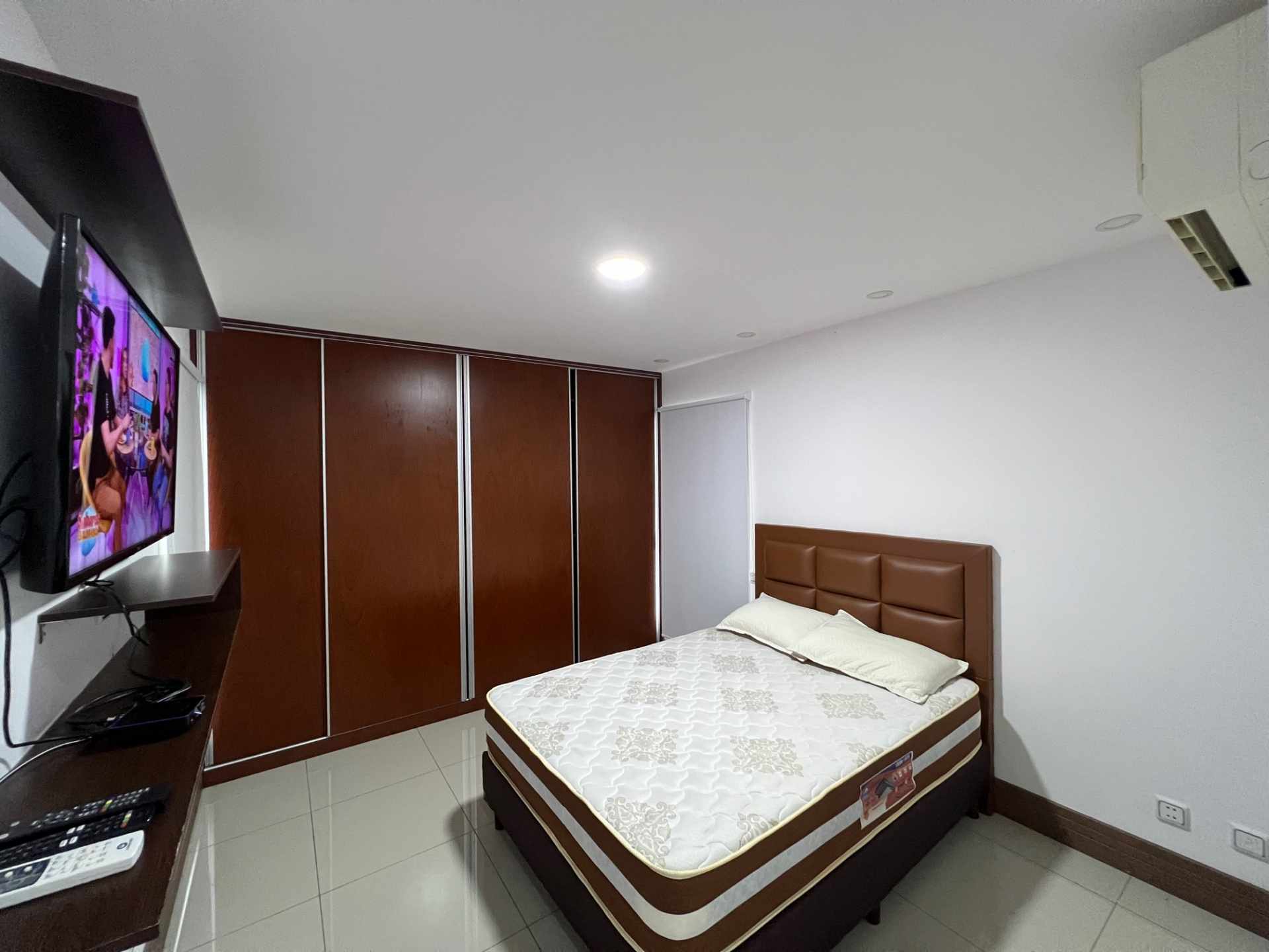 Departamento en AlquilerCondominio La Boutique, Equipetrol, 2do. y 3er. Anillo, cerca de todo.  2 dormitorios 2 baños 1 parqueos Foto 8