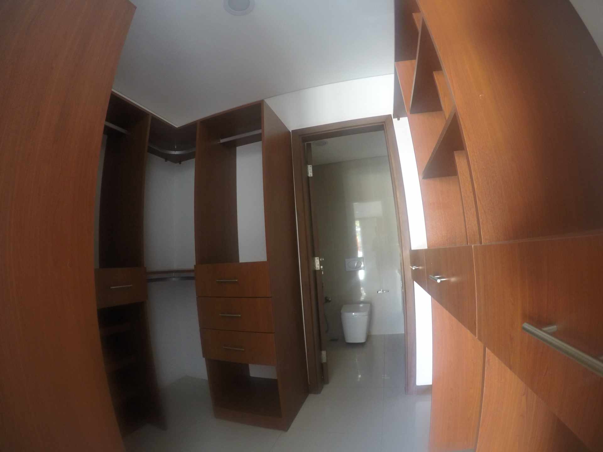 Casa en Entre 4to y 5to anillo Norte en Santa Cruz de la Sierra 3 dormitorios 4 baños 2 parqueos Foto 12