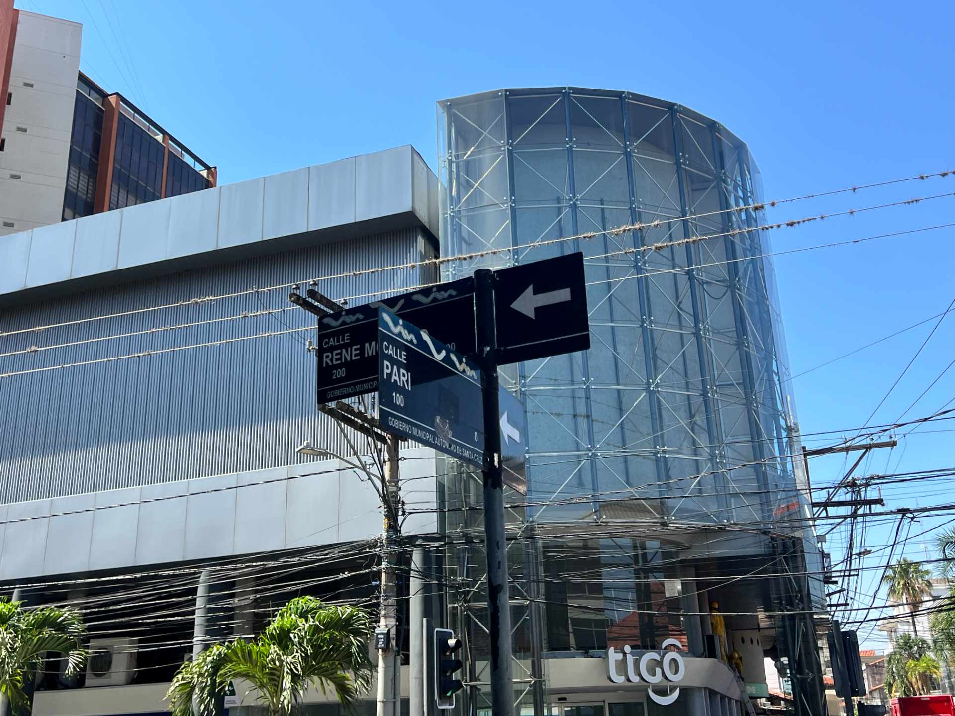 Parqueo CALLE RENE MORENO Y ESQUINA CALLE PARI Foto 2