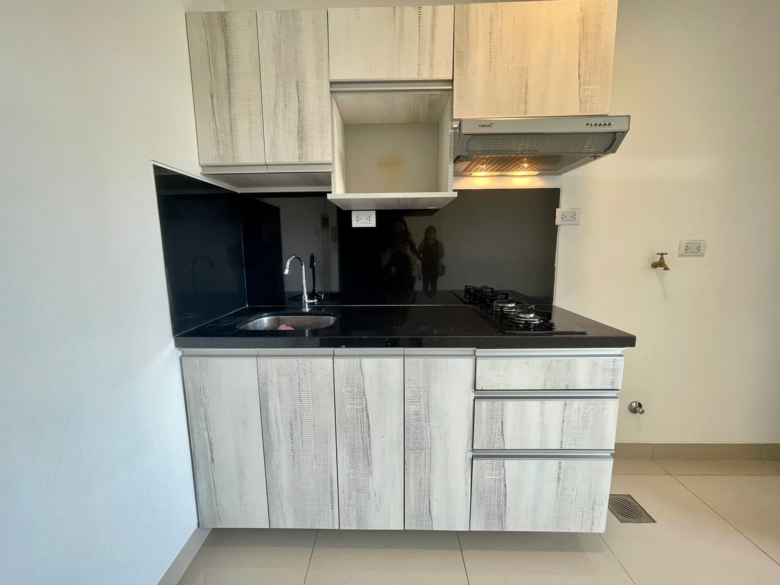 Departamento en Entre 1er y 2do anillo Oeste en Santa Cruz de la Sierra 1 dormitorios 1 baños  Foto 4