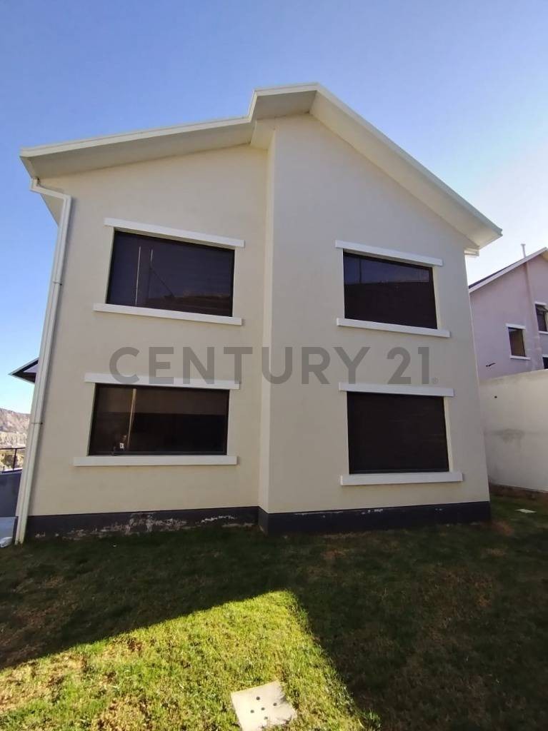 Casa en Achumani en La Paz 2 dormitorios 3 baños 1 parqueos Foto 1