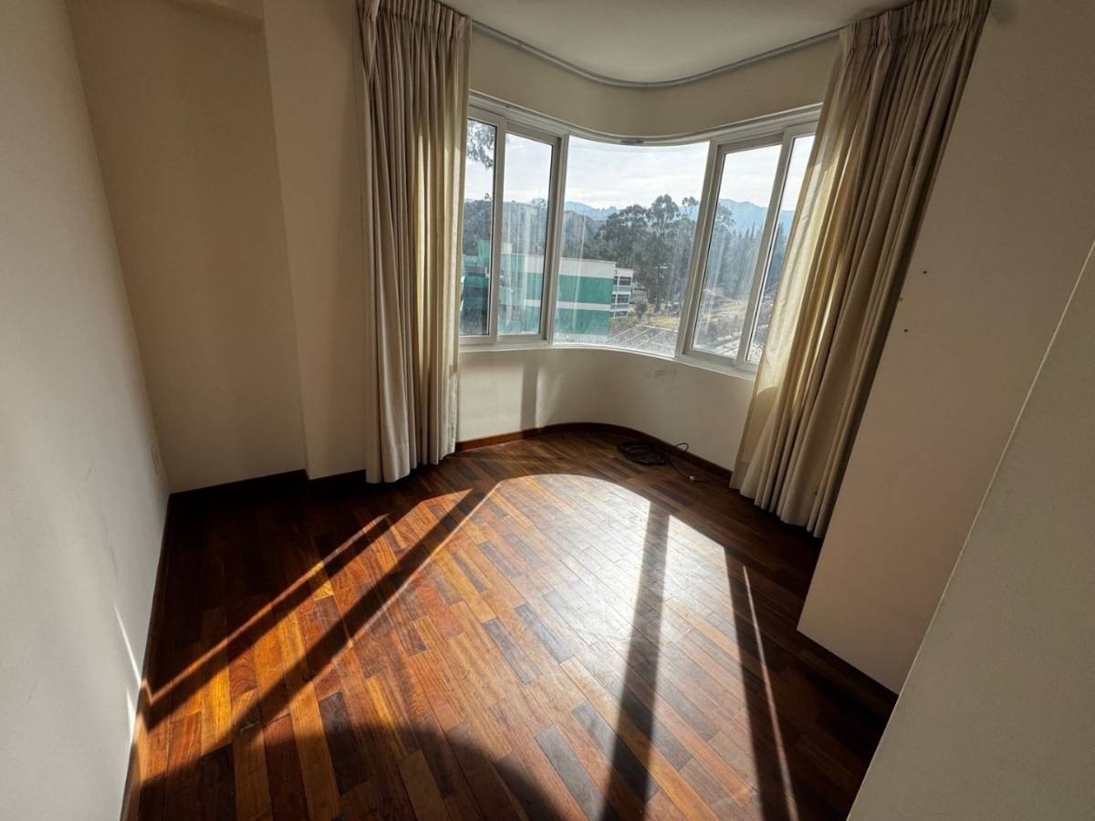 Departamento en Cota Cota en La Paz 3 dormitorios 2 baños 1 parqueos Foto 10