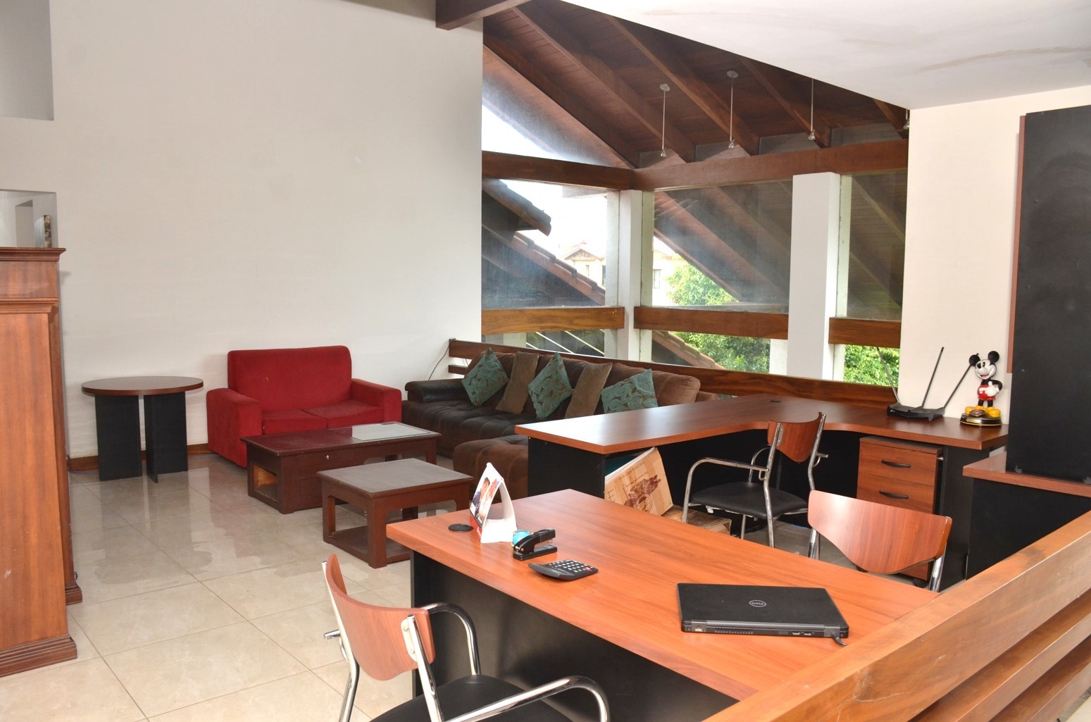 Casa en Entre 2do y 3er anillo Norte en Santa Cruz de la Sierra 5 dormitorios 4 baños 2 parqueos Foto 9