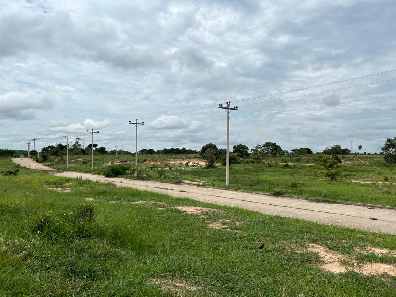 Terreno en VentaLote 600 m2 (divido en 2 lotes), 
Papeles 100% al dia, 
urbanizacion Pahuichi     Foto 7