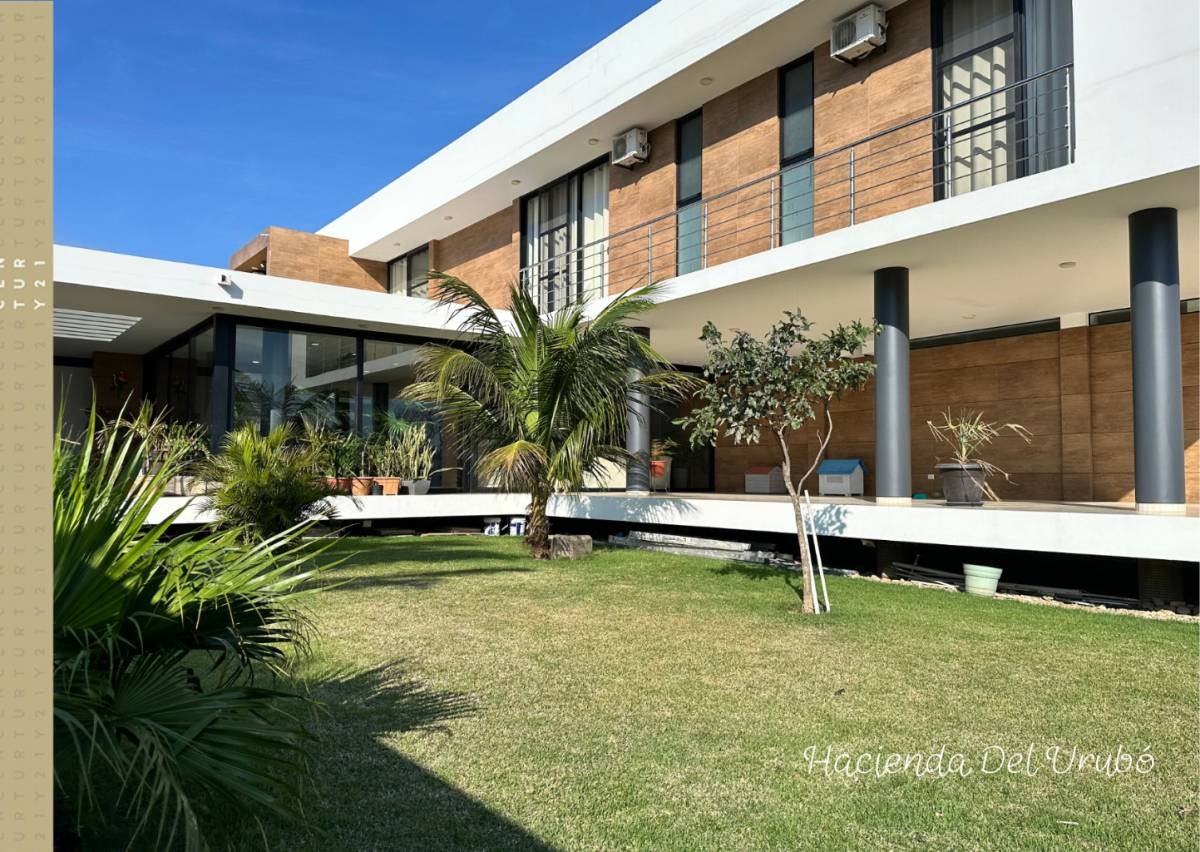 Casa en Urubó en Santa Cruz de la Sierra 3 dormitorios 6 baños 4 parqueos Foto 1