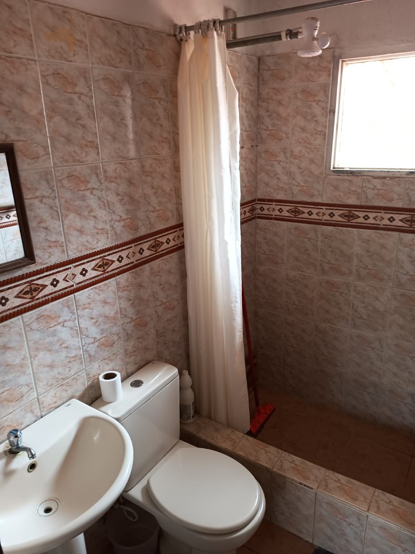 Casa en VentaURB TOBOROCHI ZONA SUR CALLLE EL NOGAL ; Líneas De Micro 1, 115, 116, 77, 78, 120
zona Sur
colinda Con Barrio El Caminero / Blooming / Las Amaericas / El Paraiso 3 dormitorios 1 baños 2 parqueos Foto 3