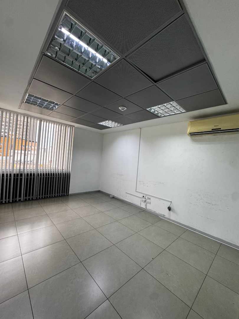 Oficina en AlquilerTORRE DUO 5 dormitorios 1 baños 2 parqueos Foto 11