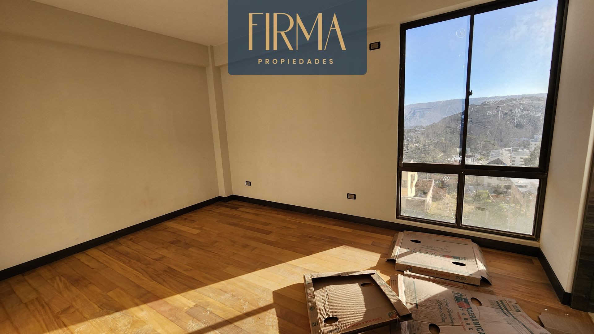 Casa en Achumani en La Paz 4 dormitorios 5 baños 2 parqueos Foto 4