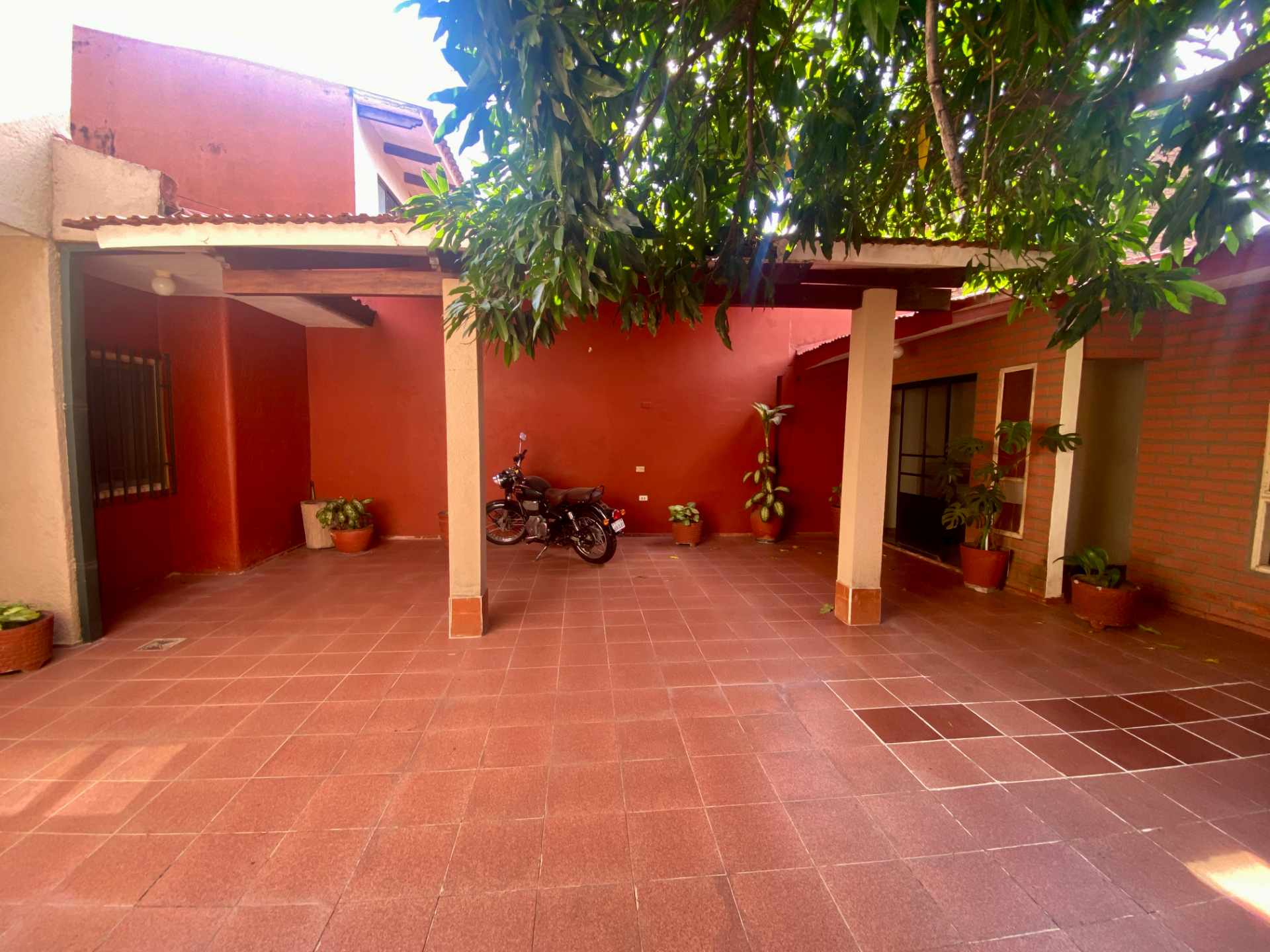 Casa en Venta Zona Norte, Hamacas, entre 3er y 4to Anillo Calle 6 Oeste a media cuadra de la Av. Beni  4 dormitorios 3 baños 4 parqueos Foto 8