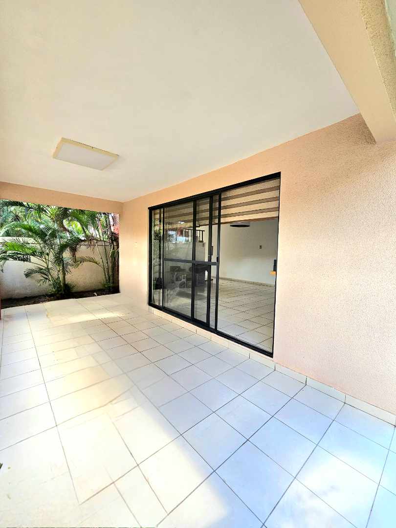 Casa Av. Banzer- ZONA REMANSO  Foto 4