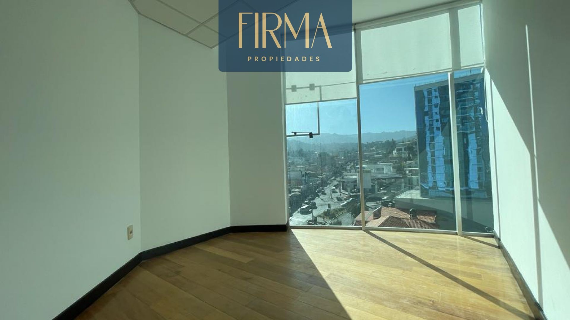 Oficina en AlquilerOFICINA EN ALQUILER EN CALACOTO 3 dormitorios 1 baños 1 parqueos Foto 3