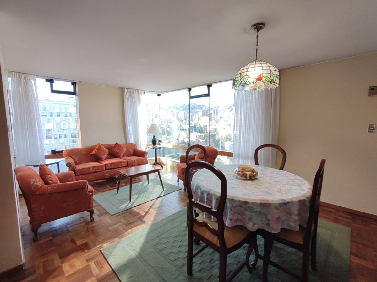 Departamento en San Jorge en La Paz 2 dormitorios 3 baños 1 parqueos Foto 5