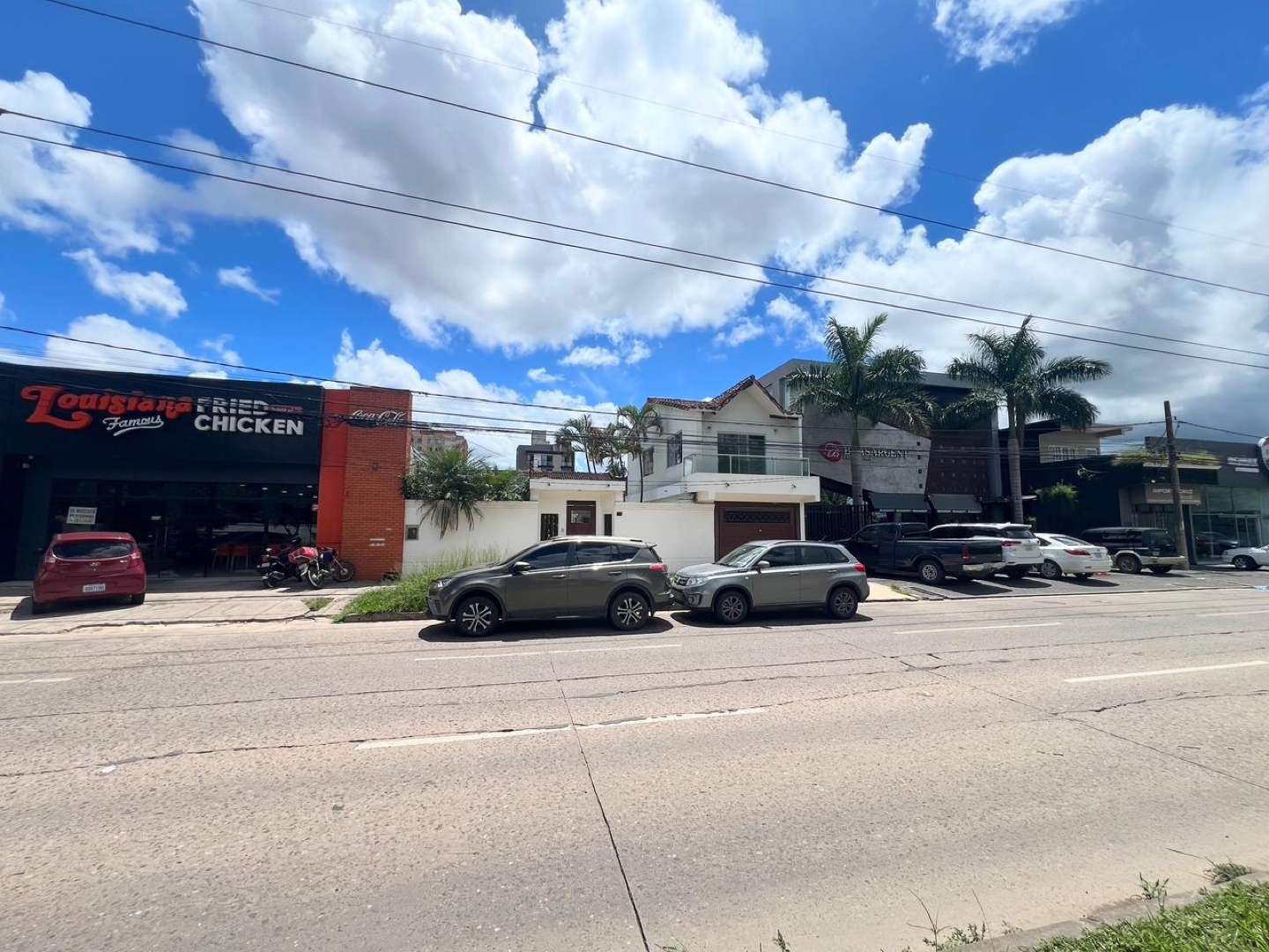 Terreno en VentaAV. BENI CASA COMO TERRENO EN VENTA    Foto 1