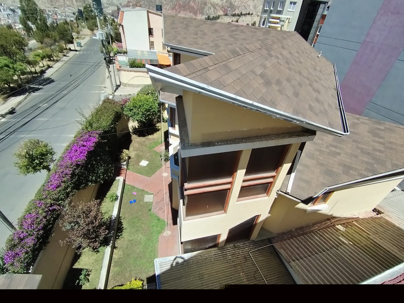 Casa en AlquilerAvenida Julio Mendez No 10 esquina calle 11 meseta de Achumani Foto 9
