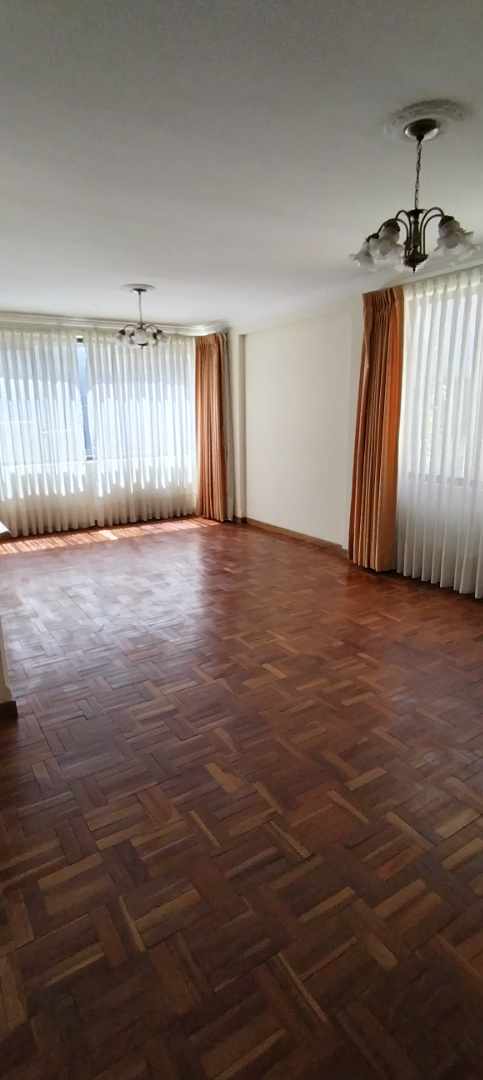 Departamento en AlquilerCALACOTO URB. NUEVOS PINOS 3 dormitorios 4 baños  Foto 4