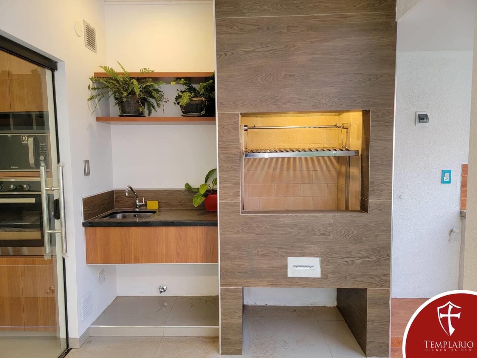 Casa en Entre 5to y 6to anillo Sur en Santa Cruz de la Sierra 3 dormitorios 4 baños 2 parqueos Foto 3