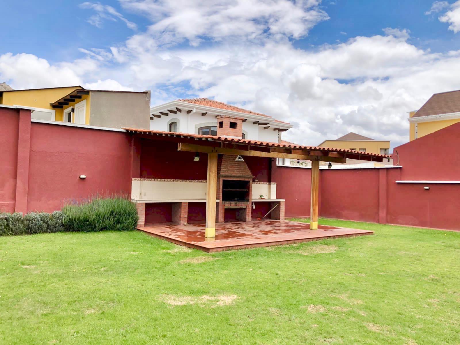 Casa en Auquisamaña en La Paz 3 dormitorios 4 baños 3 parqueos Foto 3