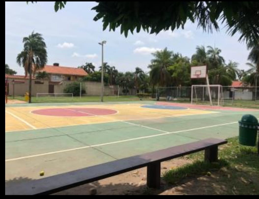 Casa en Entre 6to y 7mo anillo Este en Santa Cruz de la Sierra 4 dormitorios 5 baños 1 parqueos Foto 8