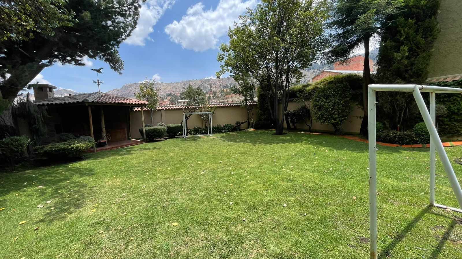 Casa en VentaCasa en Irpavi 2 4 dormitorios 8 baños 4 parqueos Foto 1