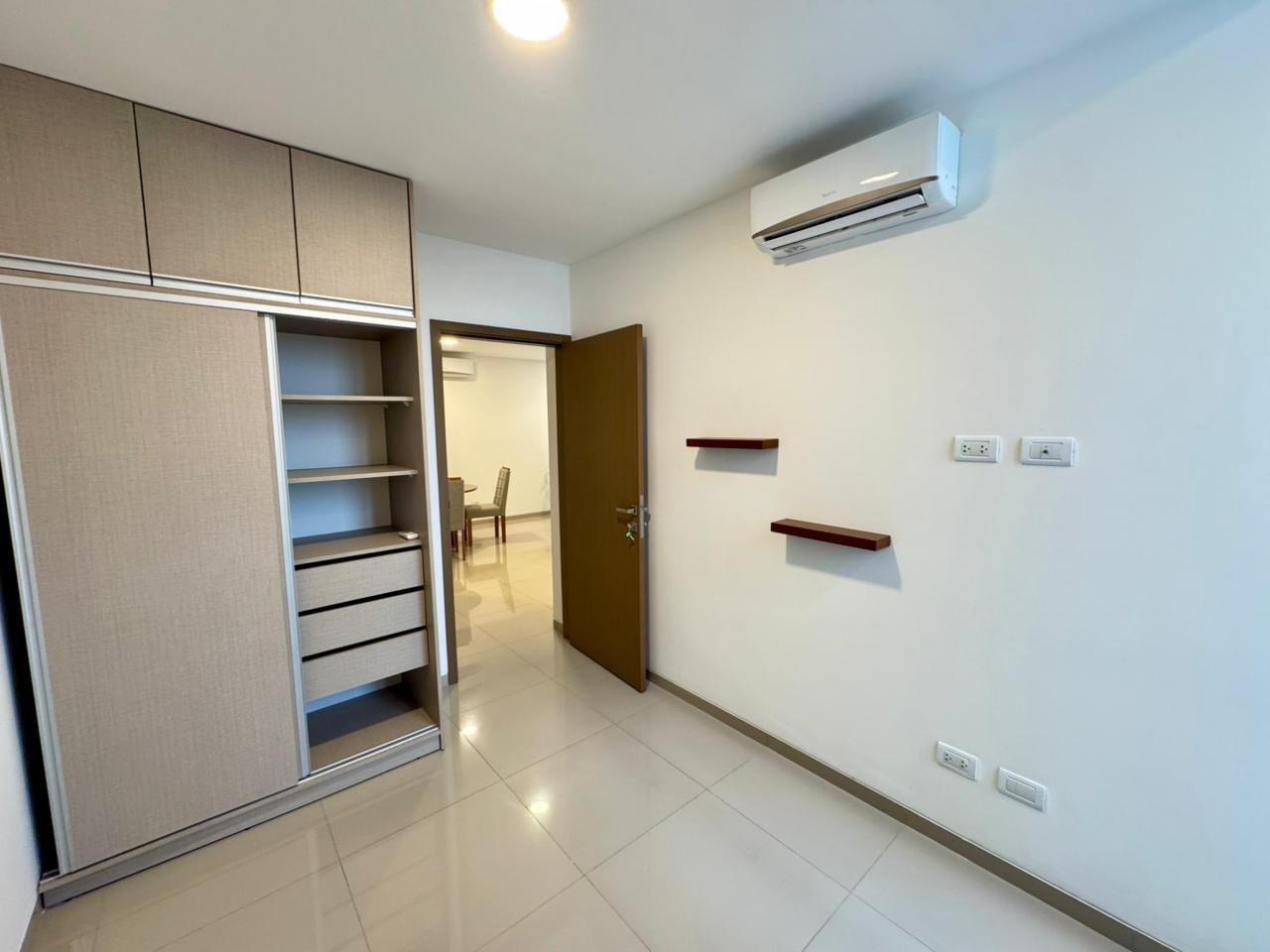 Departamento en Entre 2do y 3er anillo Oeste en Santa Cruz de la Sierra 2 dormitorios 2 baños  Foto 7