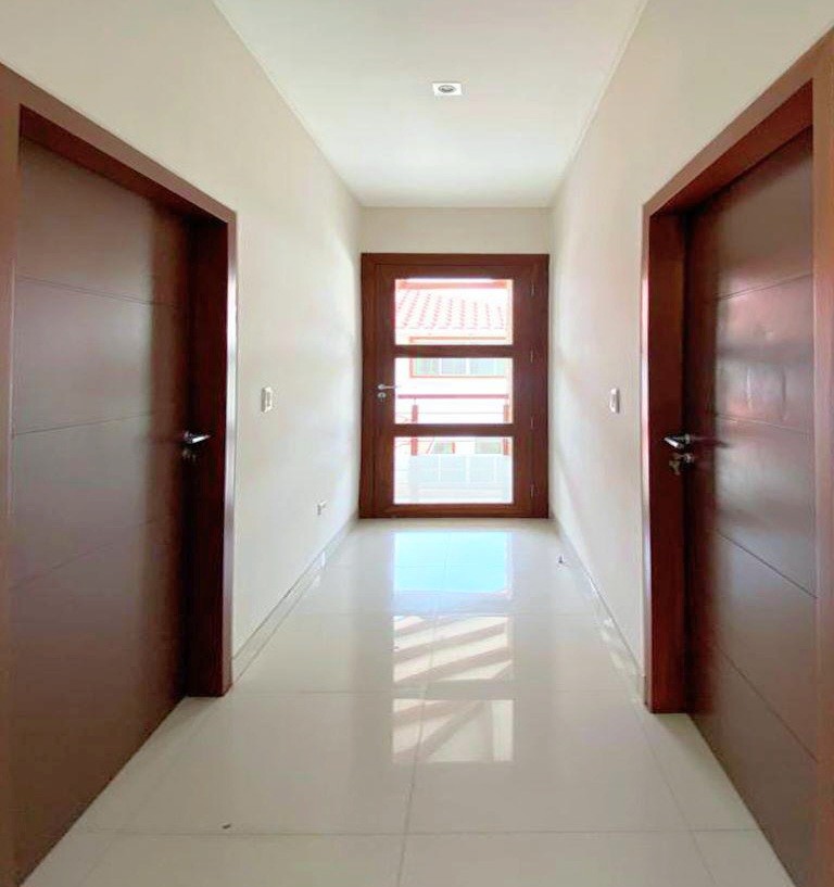 Casa en AnticréticoANTICRETICO
Zona Norte
Av. Alemana 2do y 3er anillo 4 dormitorios 4 baños 4 parqueos Foto 18