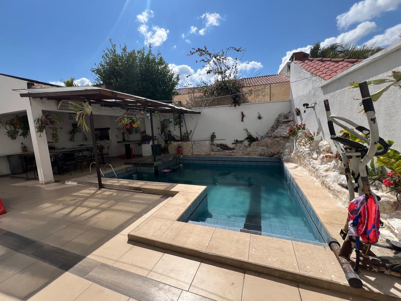 Casa en Entre 5to y 6to anillo Norte en Santa Cruz de la Sierra 4 dormitorios 4 baños 2 parqueos Foto 6