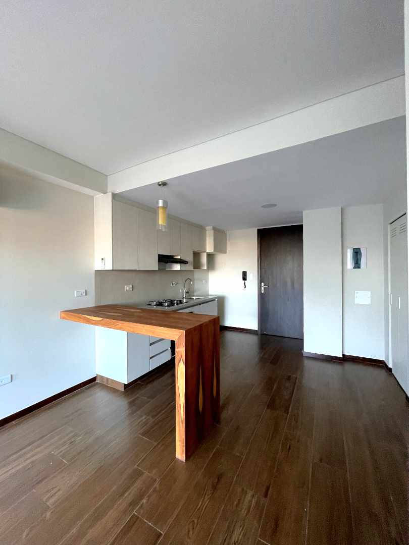 Departamento en Entre 2do y 3er anillo Norte en Santa Cruz de la Sierra 2 dormitorios 2 baños 1 parqueos Foto 6