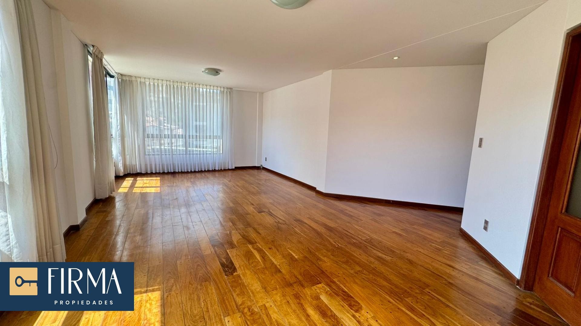 Departamento en Achumani en La Paz 3 dormitorios 4 baños 1 parqueos Foto 12