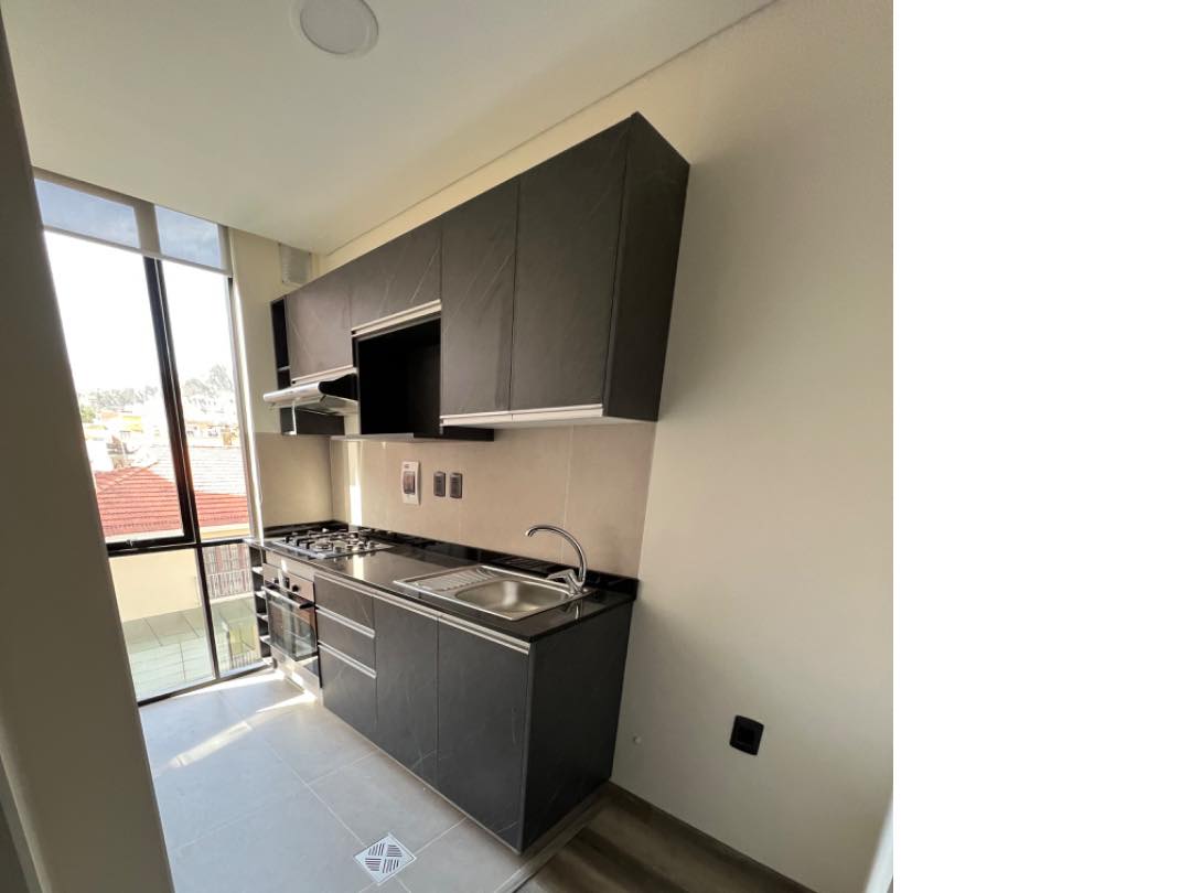 Departamento en AlquilerAchumani, al inicio, cerca a la plaza  Foto 2