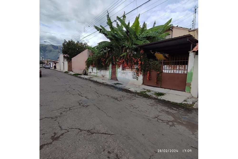 Departamento en Cala Cala en Cochabamba 5 dormitorios 1 baños 1 parqueos Foto 1