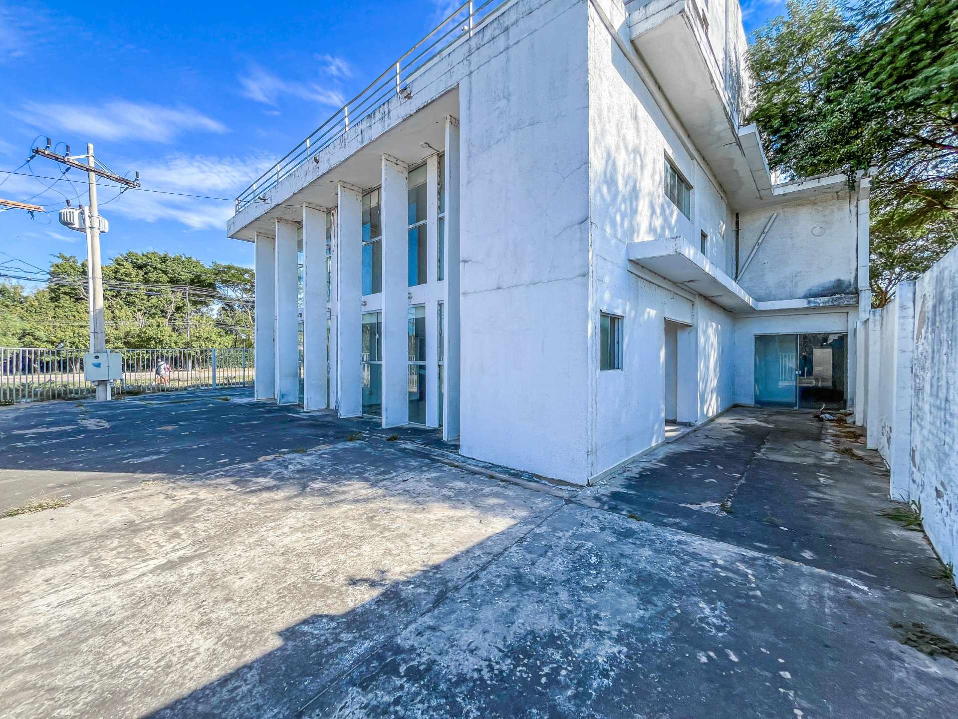 Edificio en Plan 3000 en Santa Cruz de la Sierra 8 dormitorios 5 baños 8 parqueos Foto 4