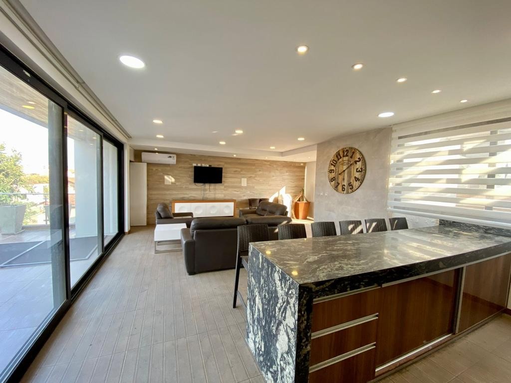 Casa en VentaCasa con 5 suites, Av. Paragua Foto 11