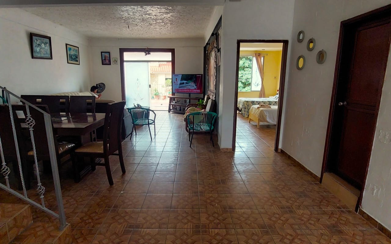 Casa en VentaBARRIO BRANIFF ZONA SUR. 3ER Y 4TO ANILLO! CERCA AL MCDO. ALTO SAN PEDRO. ! 4 dormitorios 4 baños 5 parqueos Foto 8