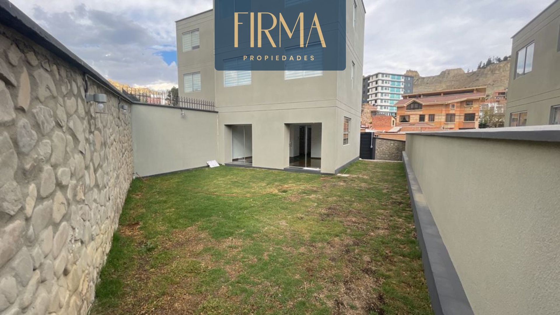 Casa en AlquilerCASA EN ALQUILER EN IRPAVI (EL VERGEL) 3 dormitorios 4 baños 2 parqueos Foto 2