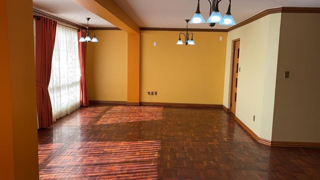 Departamento en Miraflores en La Paz 4 dormitorios 4 baños 1 parqueos Foto 1