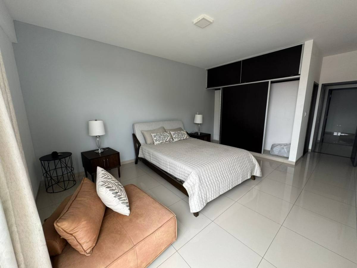 Departamento en Entre 3er y 4to anillo Oeste en Santa Cruz de la Sierra 3 dormitorios 2 baños  Foto 4