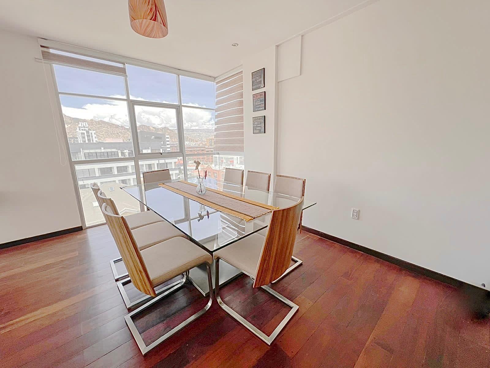 Departamento en AlquilerDEPARTAMENTO PENTHOUSE  AMOBLADO EN ALQUILER, BAJO ACHUMANI  3 dormitorios 3 baños 1 parqueos Foto 2