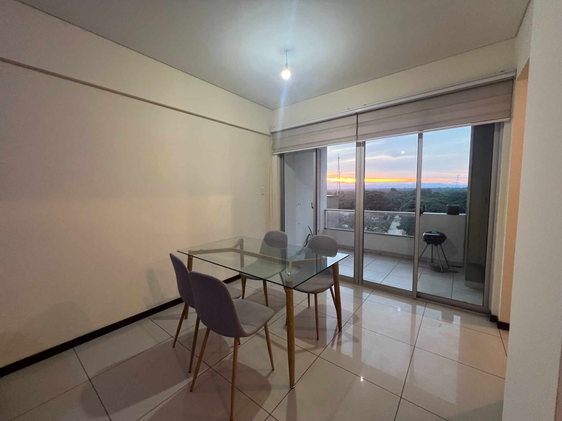 Departamento en Entre 4to y 5to anillo Oeste en Santa Cruz de la Sierra 2 dormitorios 1 baños 1 parqueos Foto 2