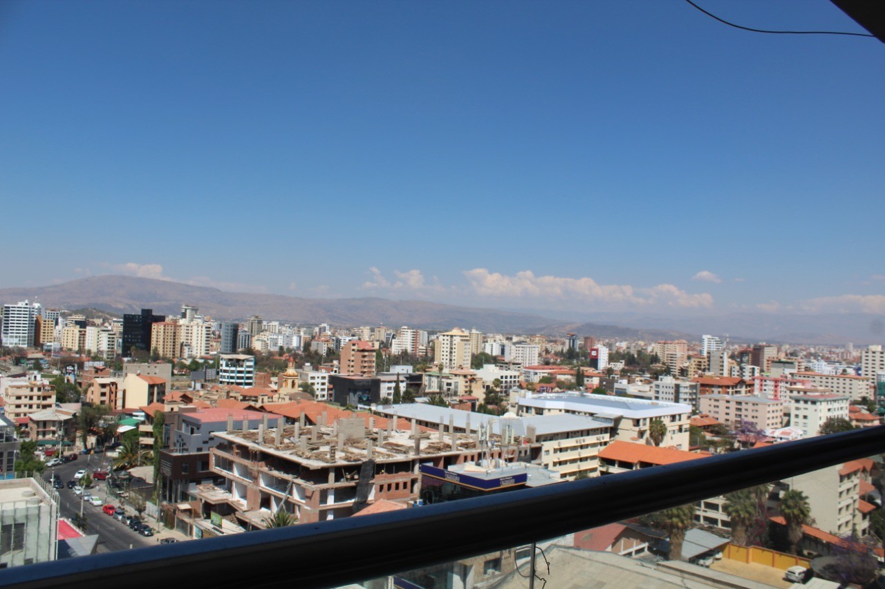 Departamento en Queru Queru en Cochabamba 2 dormitorios 2 baños 1 parqueos Foto 2
