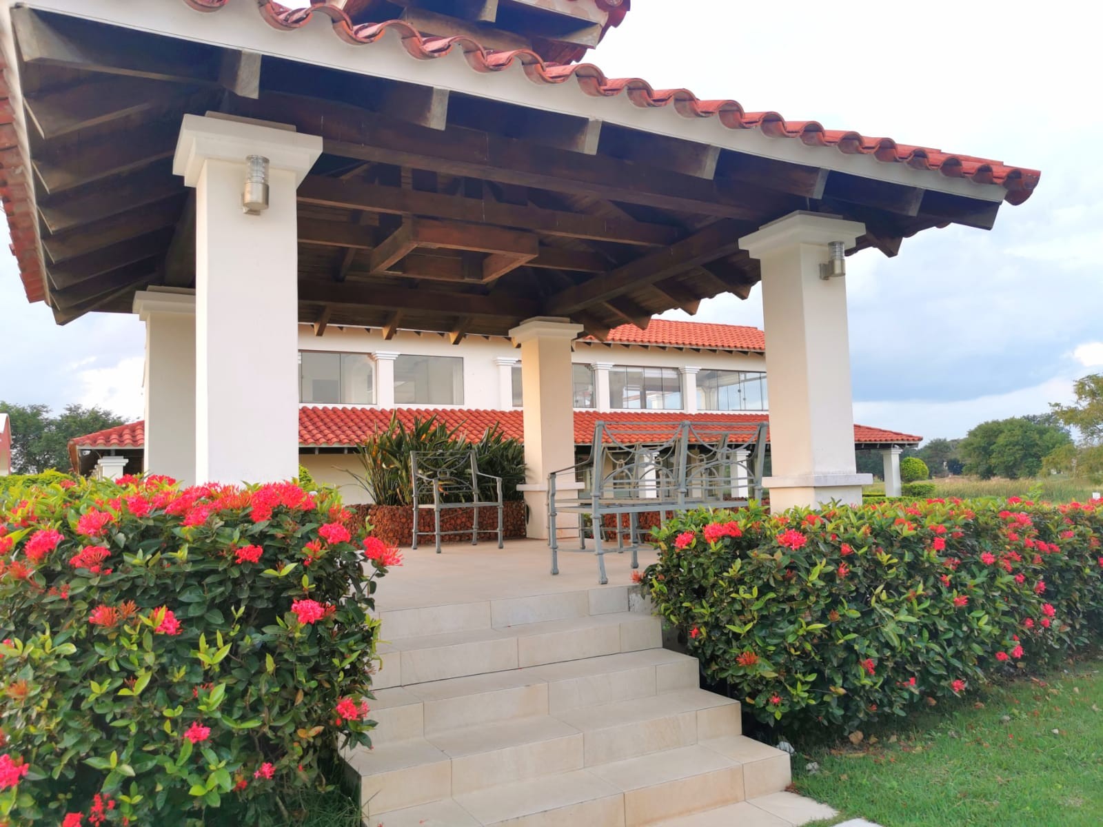 Casa en VentaAV. BANZER - CONDOMINIO CASA DE  CAMPO 4 dormitorios 4 baños 2 parqueos Foto 26