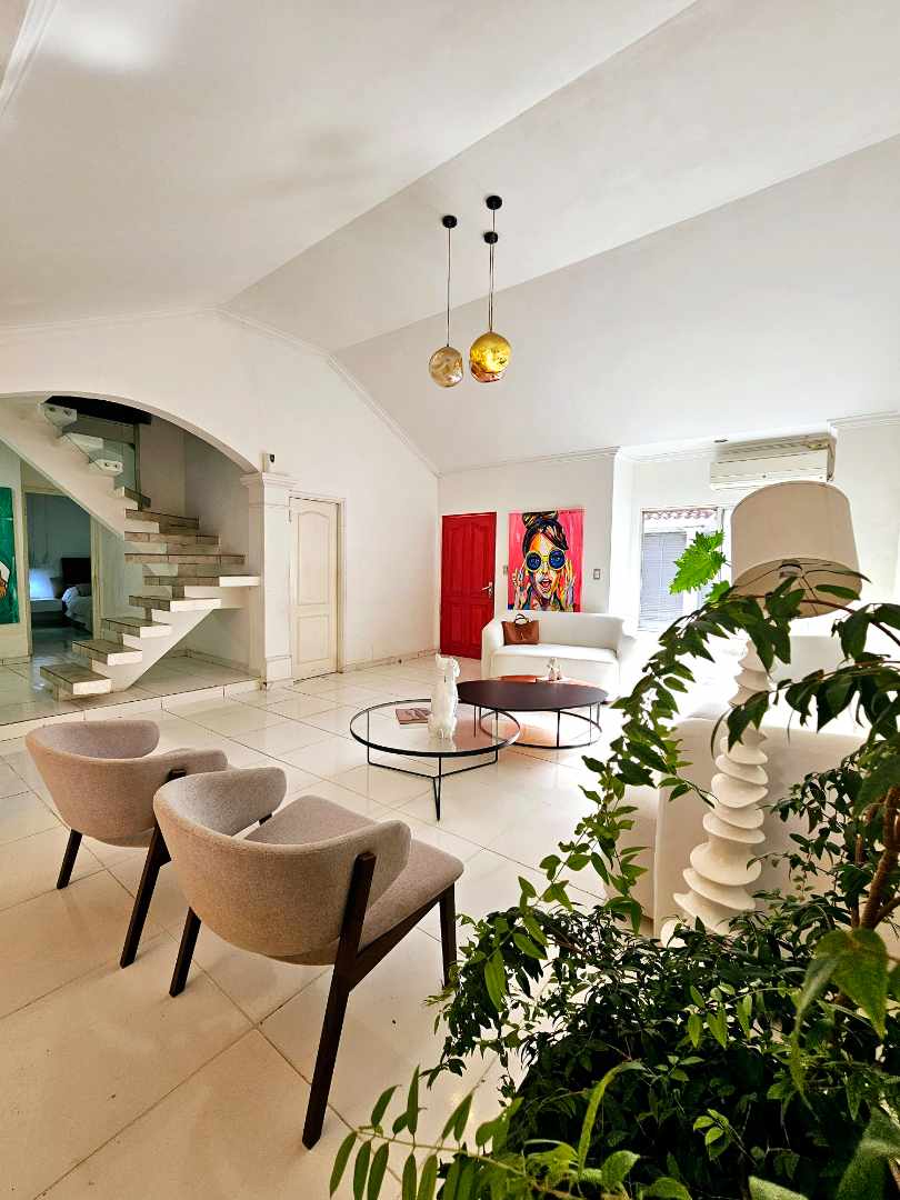 Casa en VentaZona Oeste
3er y 4to Anillo Av. PIRAÍ 
(Barrio Las Palmas) 4 dormitorios 4 baños 2 parqueos Foto 12
