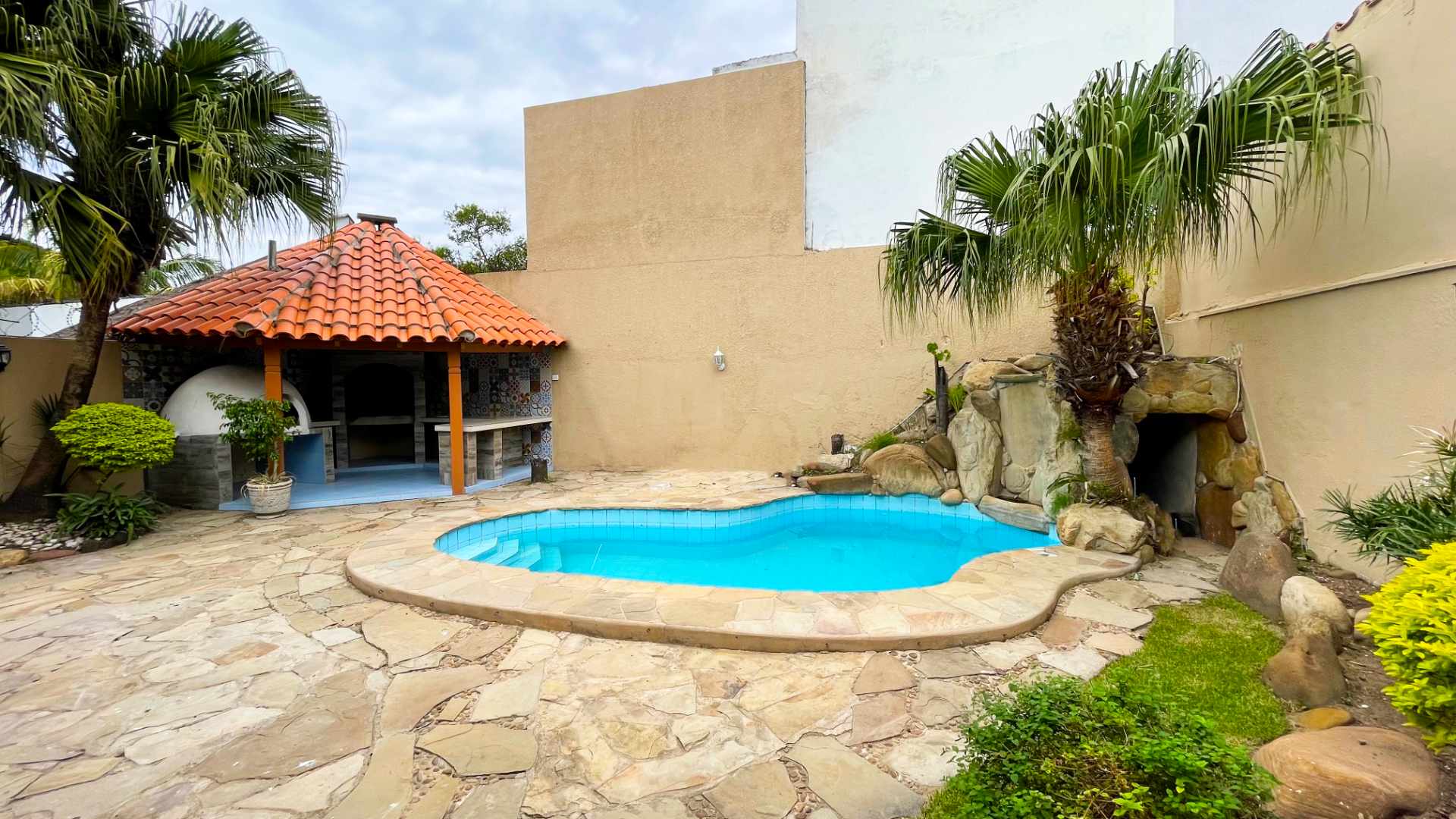 Casa en Las Palmas en Santa Cruz de la Sierra 4 dormitorios 1 baños 2 parqueos Foto 19