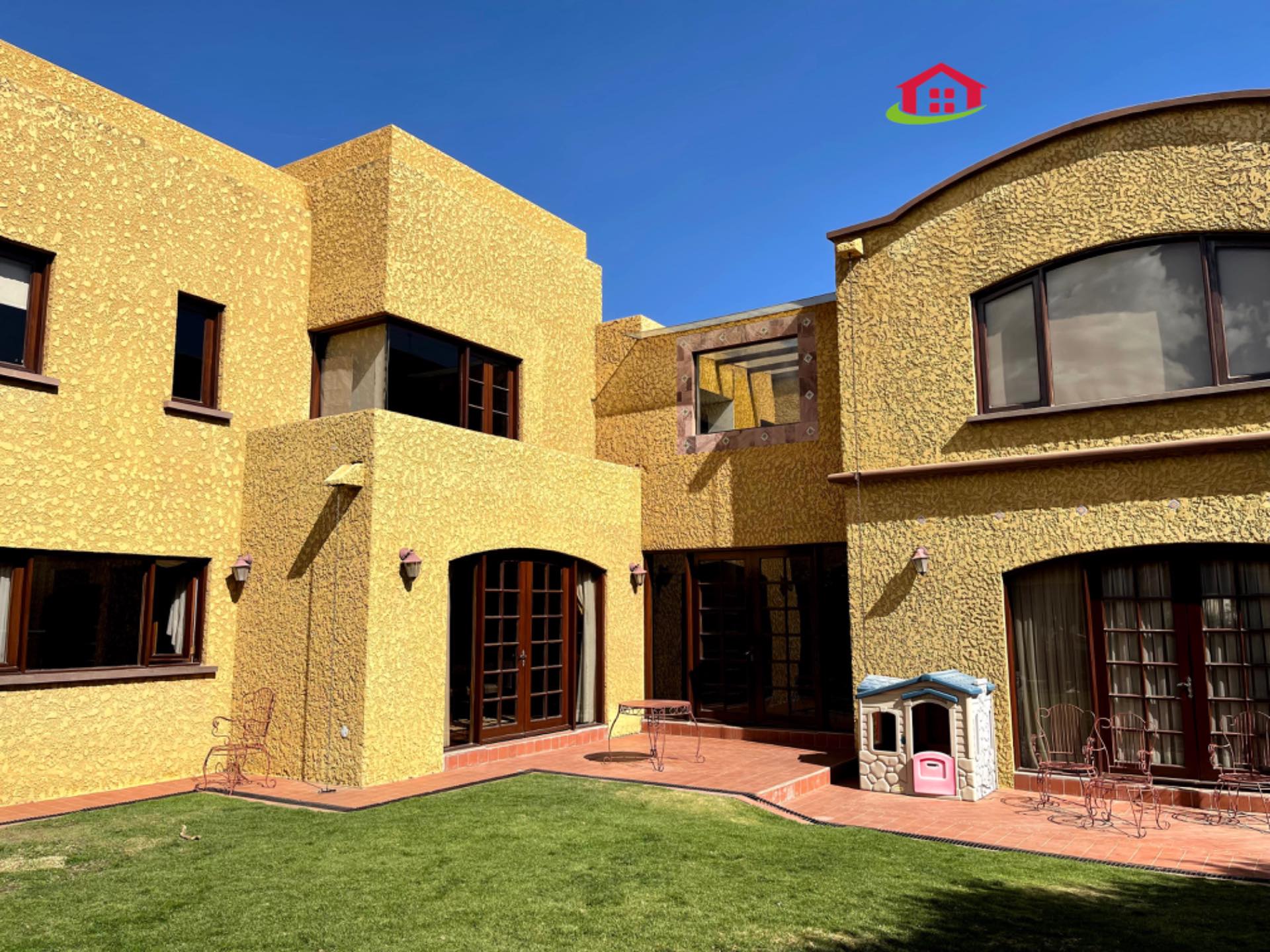 Casa en AlquilerAchumani calle 38 5 dormitorios 6 baños 3 parqueos Foto 3