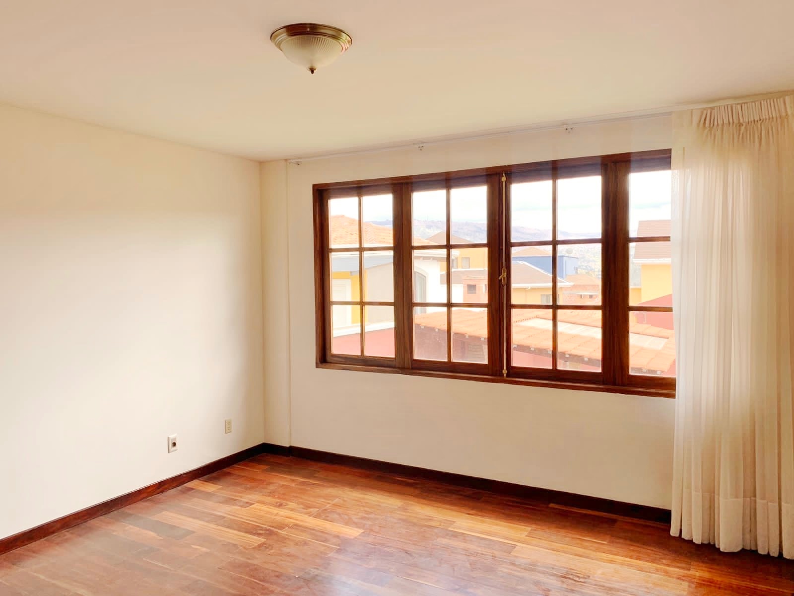 Casa en Auquisamaña en La Paz 3 dormitorios 4 baños 3 parqueos Foto 21