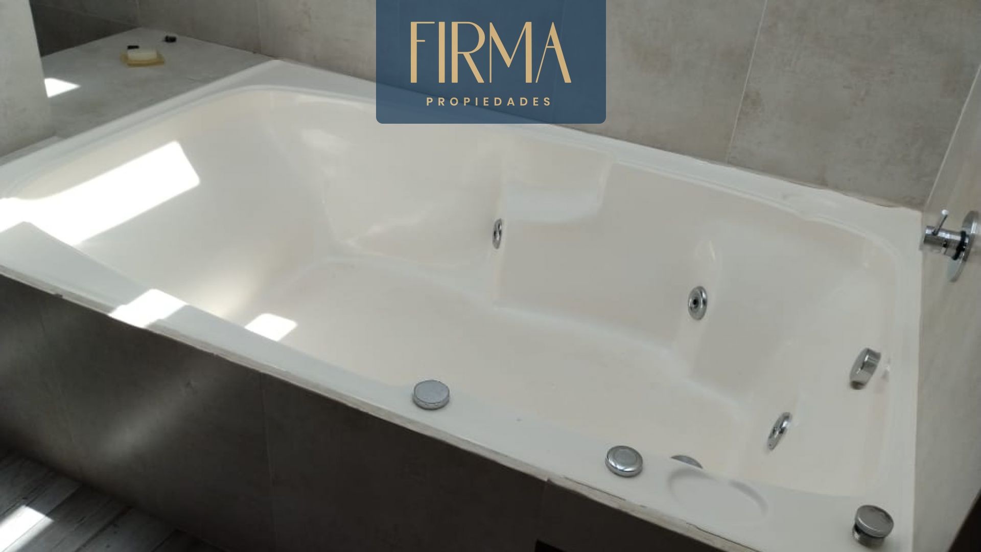 Casa en VentaCASA EN VENTA, COTA COTA 3 dormitorios 5 baños 5 parqueos Foto 4