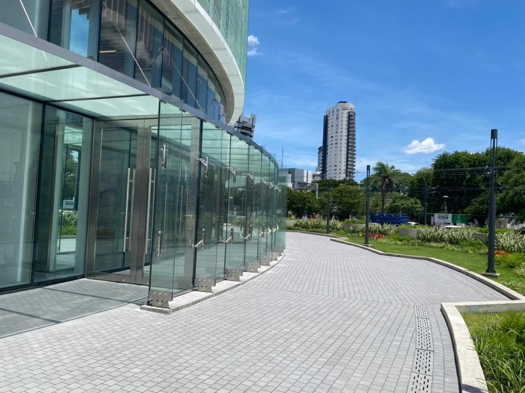 Oficina en Equipetrol en Santa Cruz de la Sierra 1 dormitorios 1 baños  Foto 13