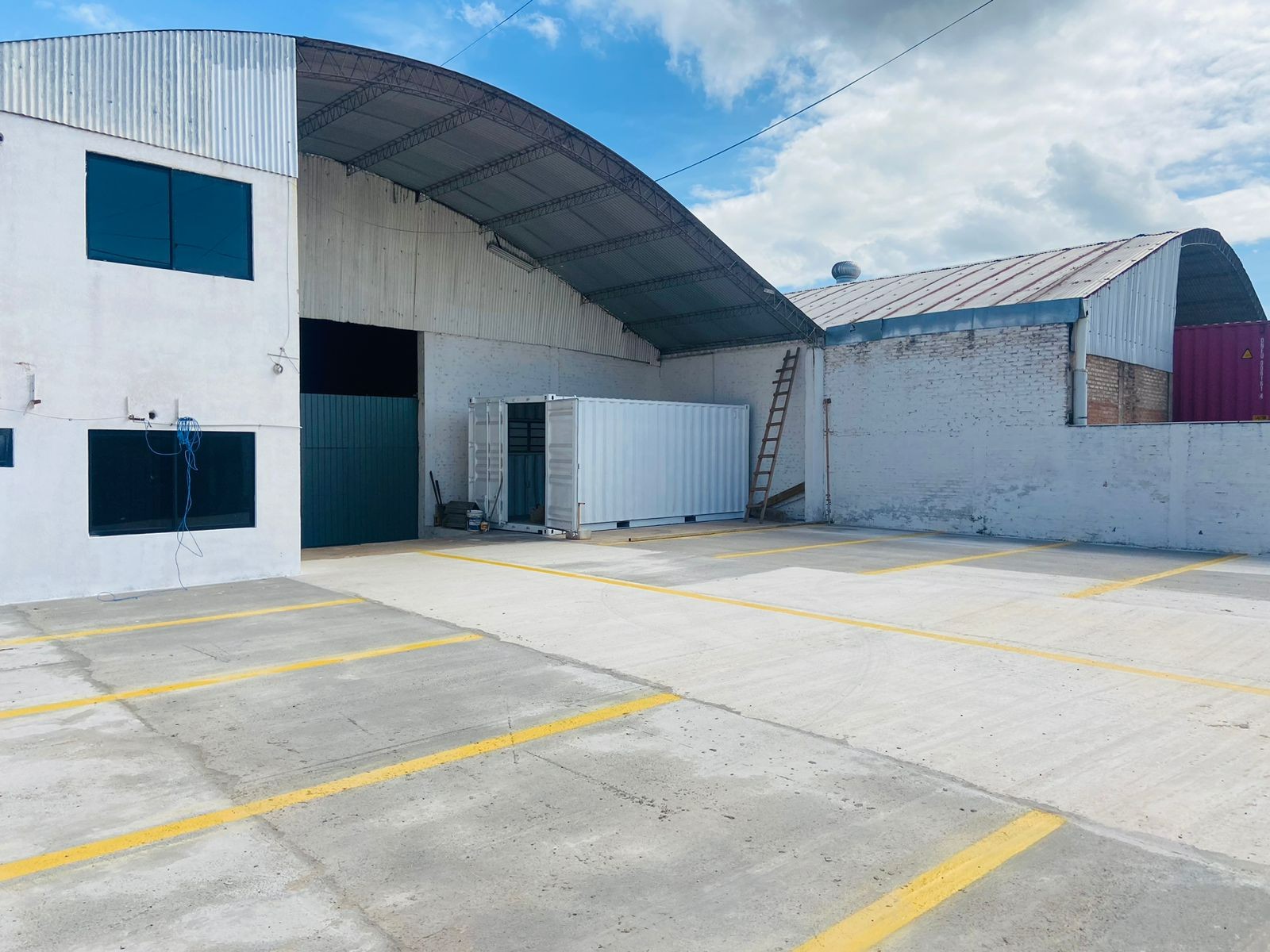 Galpón en AlquilerCotoca, Av. Doble vía Noel Kempff. Entre 1er y 2do anillo    Foto 3