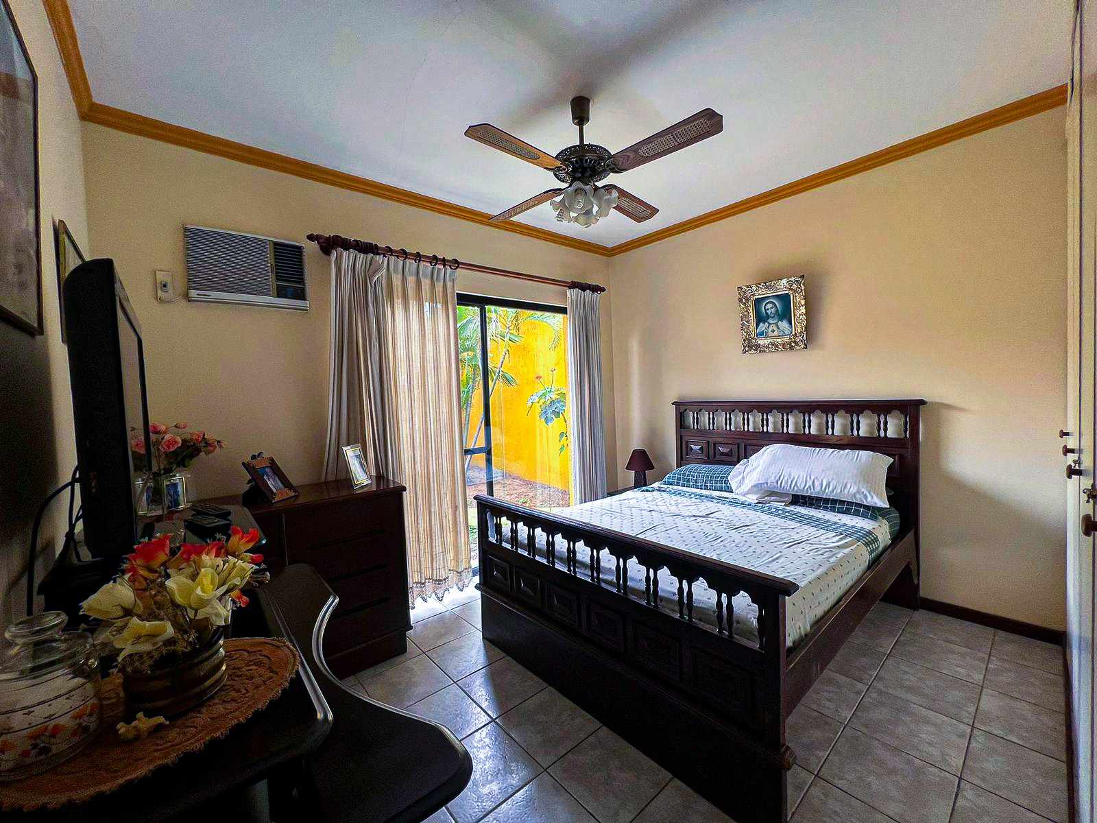 Casa en Villa 1ero de Mayo en Santa Cruz de la Sierra 3 dormitorios 3 baños 4 parqueos Foto 5